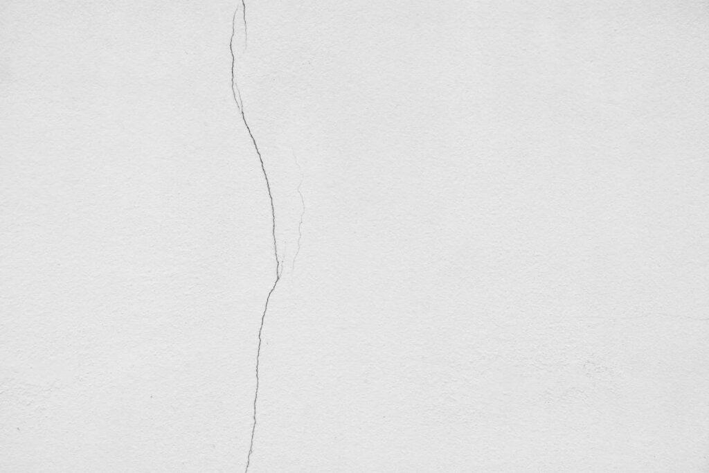 รอยร้าวเส้นผมเป็นรอยร้าวแผ่นดินไหวที่มีความรุนแรงในระดับต่ำ