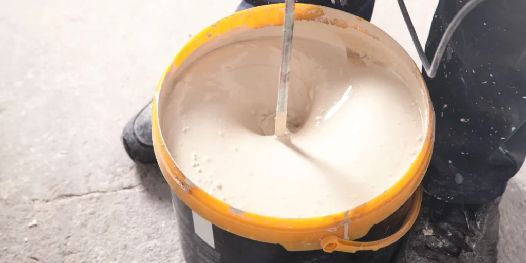 การทาสีผนังเก่าจะช่วยให้สีบ้านออกมาสม่ำเสมอกัน